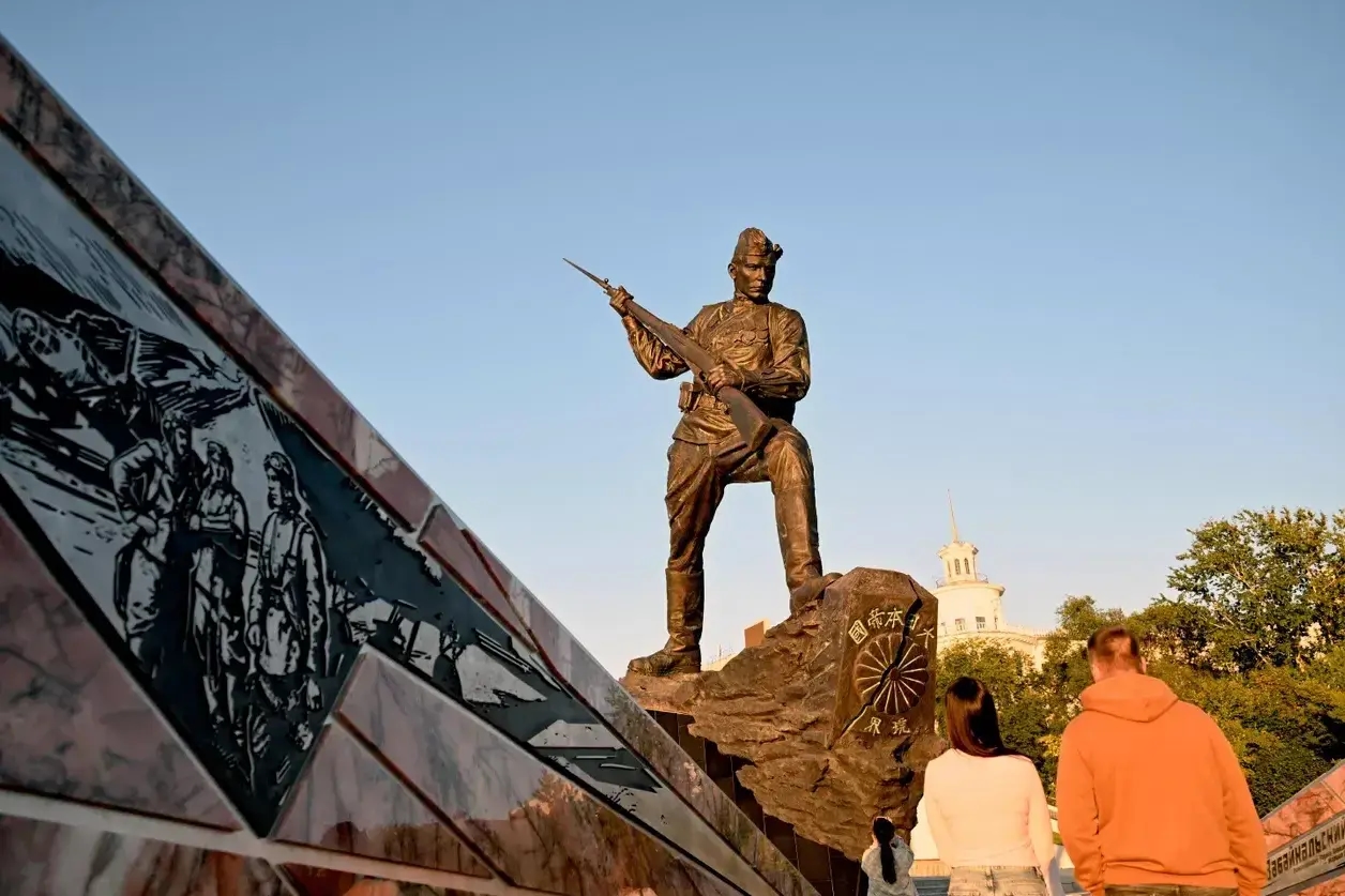 The recently unveiled monument to the “victory over militarist Japan” in Khabarovsk. Ekaterina Chesnokova / RIA Novosti