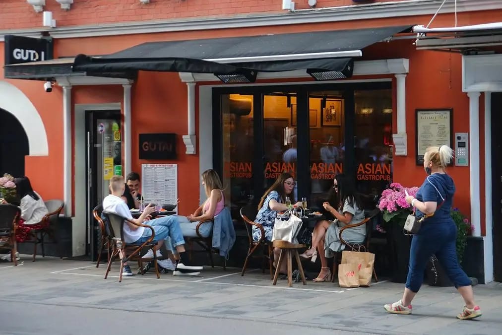 Higher prices, simpler menus, and fewer customers: In year five of the war, Russia's restaurants and bars are finally struggling to survive
