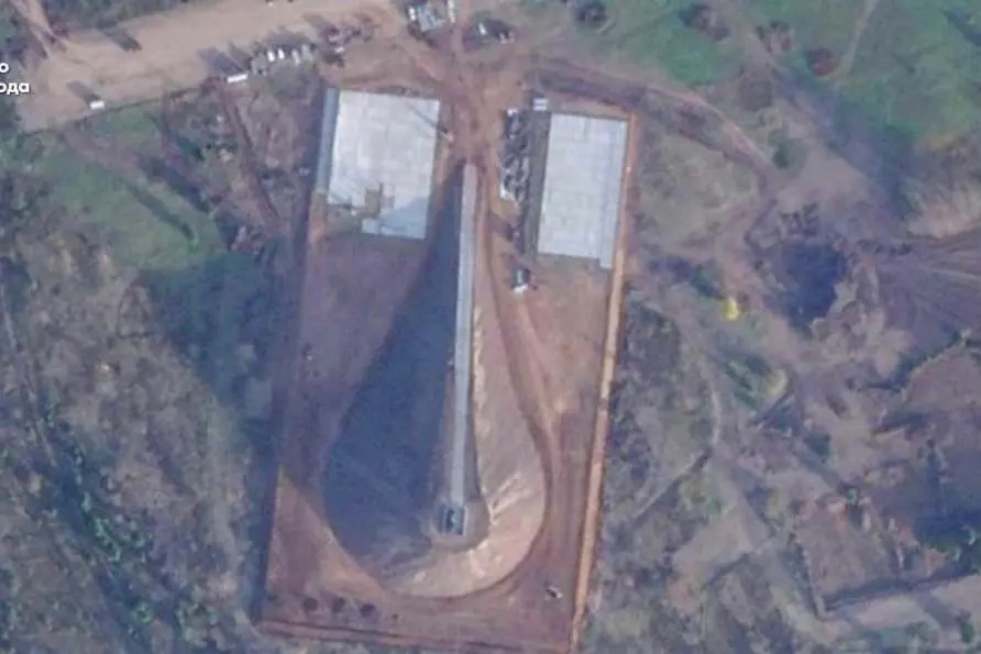 Platform for an air defense system near the Alabuga special economic zone in Tatarstan, Russia. Photo: Planet Labs Inc. / Radio Free Europe/Radio Liberty