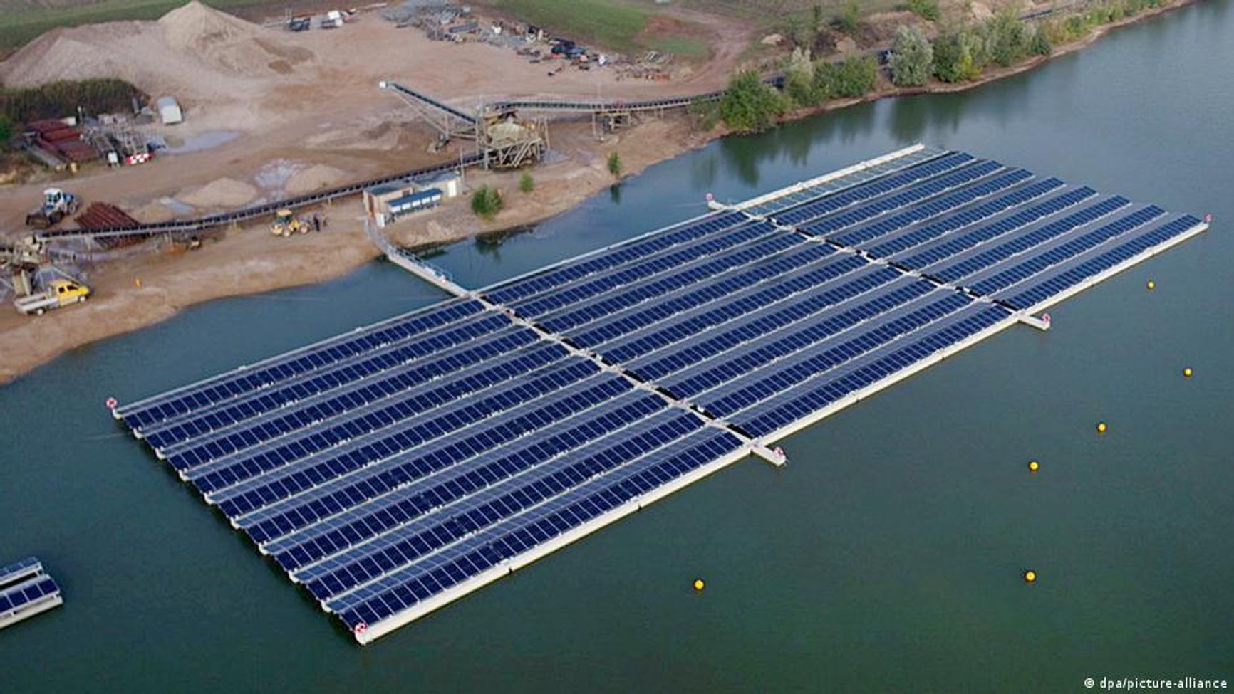 Плавучая солнечная электростанция в городе Веце (земля Северный Рейн — Вестфалия)