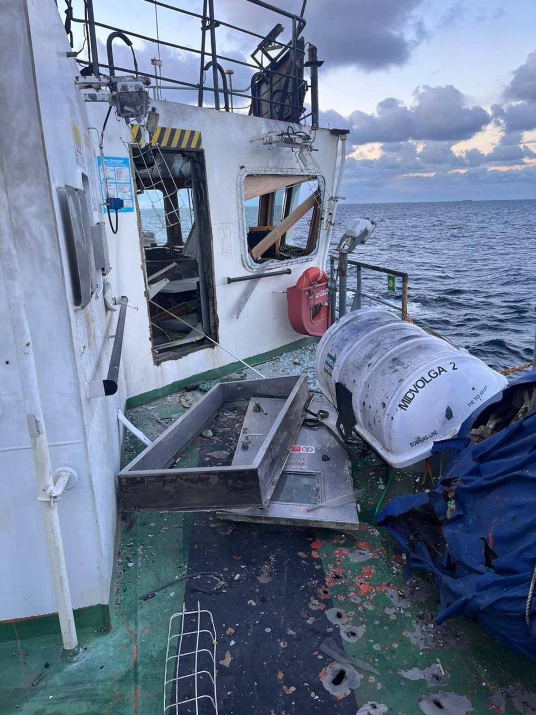 Последствия удара по российскому судну MIDVOLGA 2 в Чёрном море
