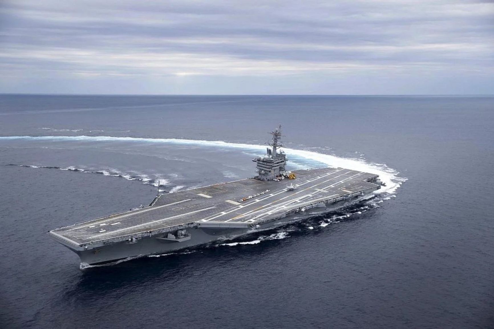 The Nimitz-class aircraft carrier USS Abraham Lincoln