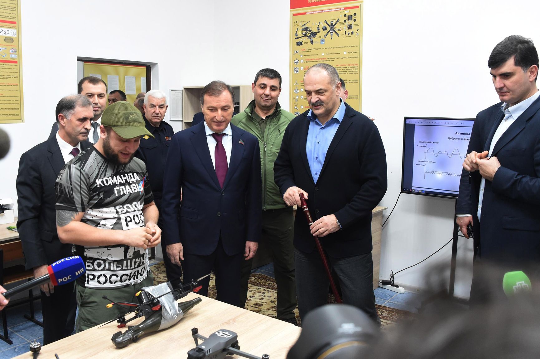 Заур Аскендеров и глава Дагестана Сергей Меликов в Центре «Технолет»