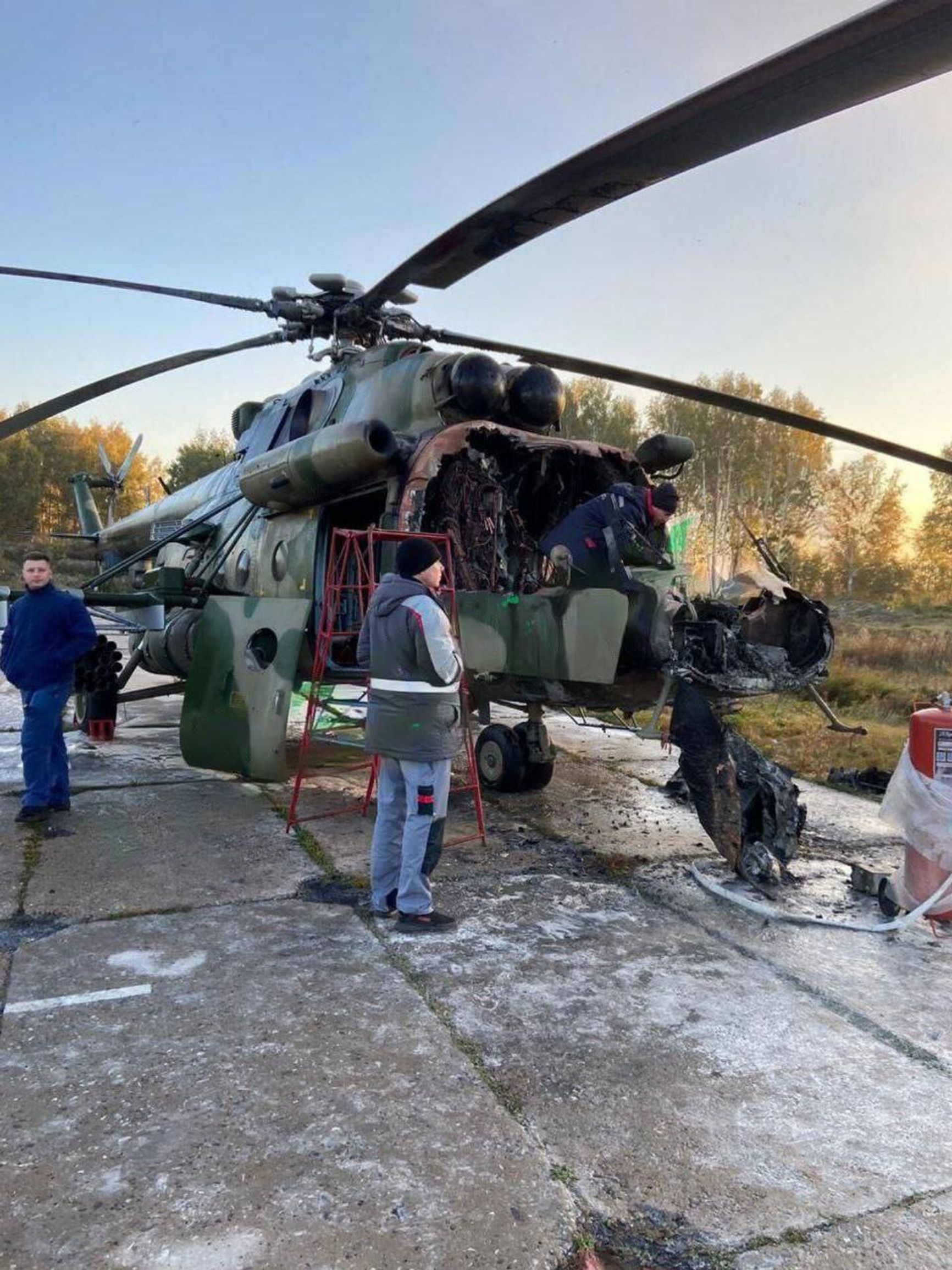 Сожженный на омской авиабазе вертолет