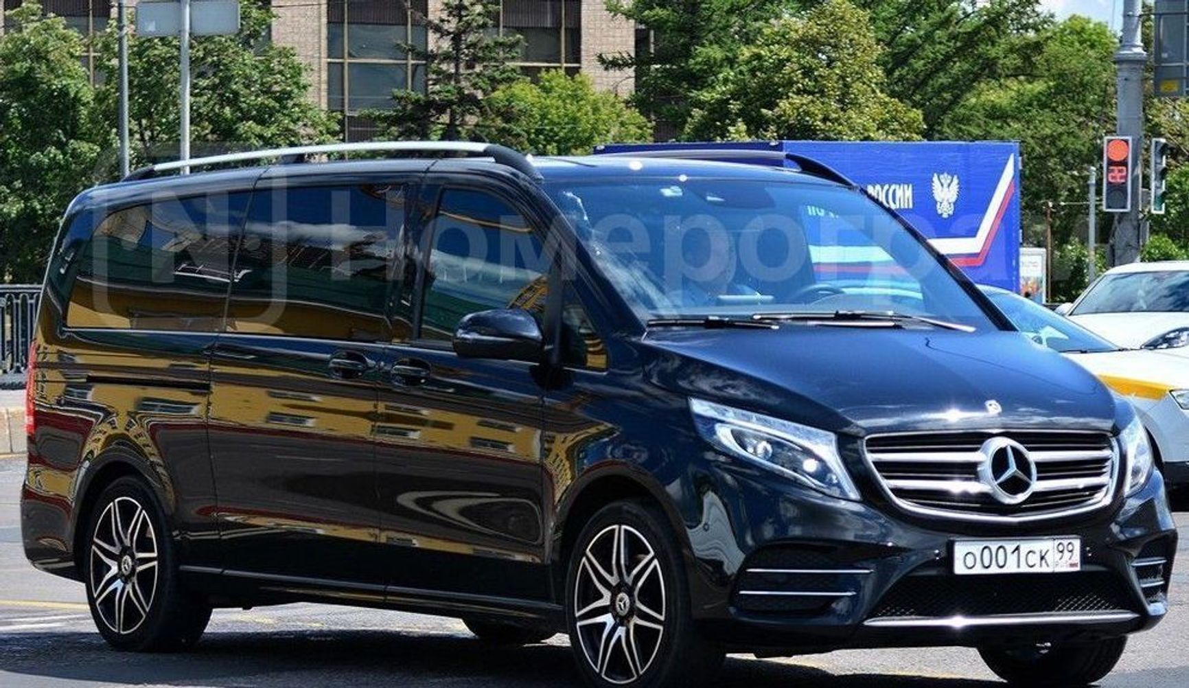 Служебный Mercedes-Benz V-класса для тещи главы госбанка