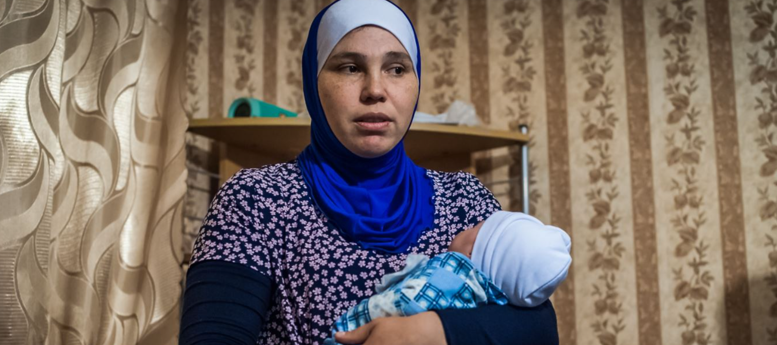 Диляра с новорожденным сыном Амиром. Фото с сайта «Крым.Реалии»