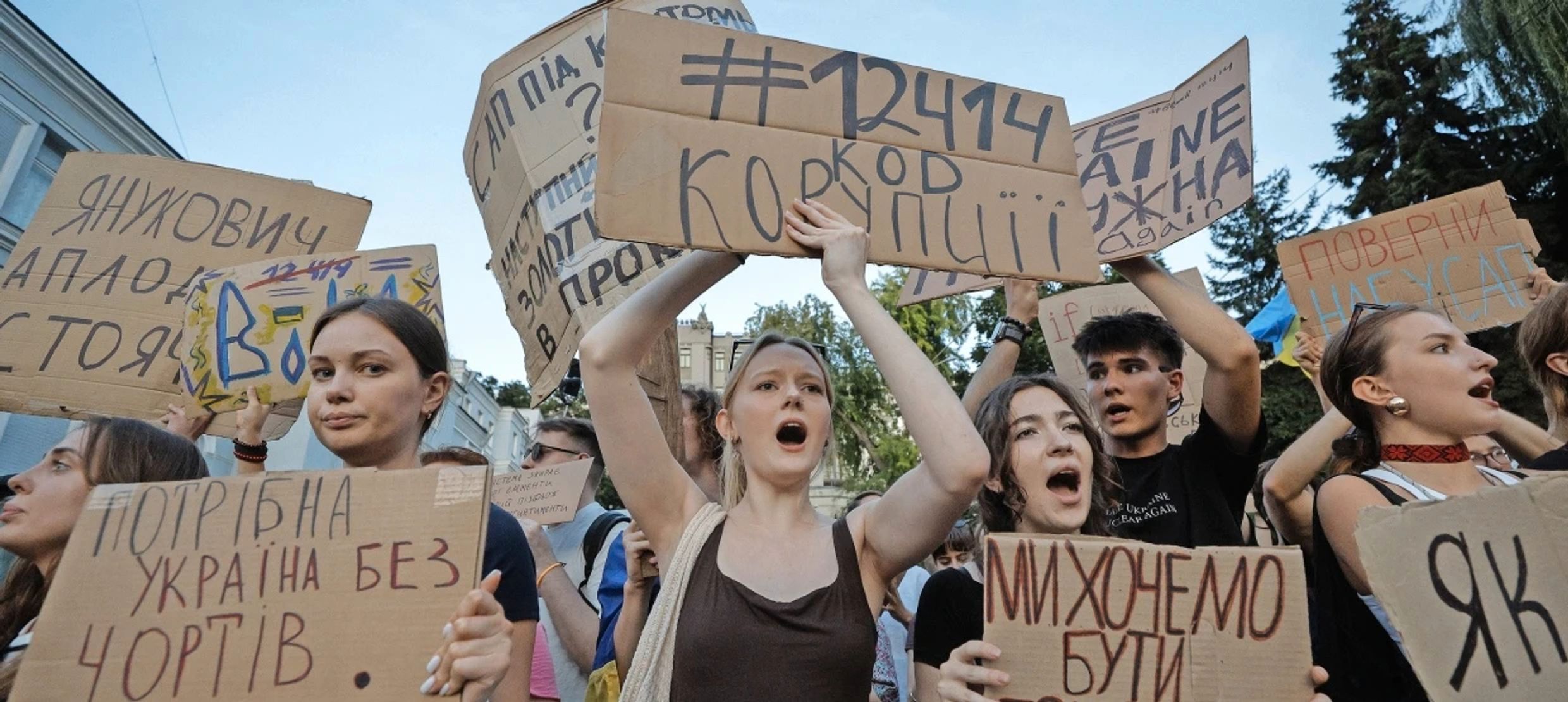 Protests erupt over the erosion of NABU and SAP Independence