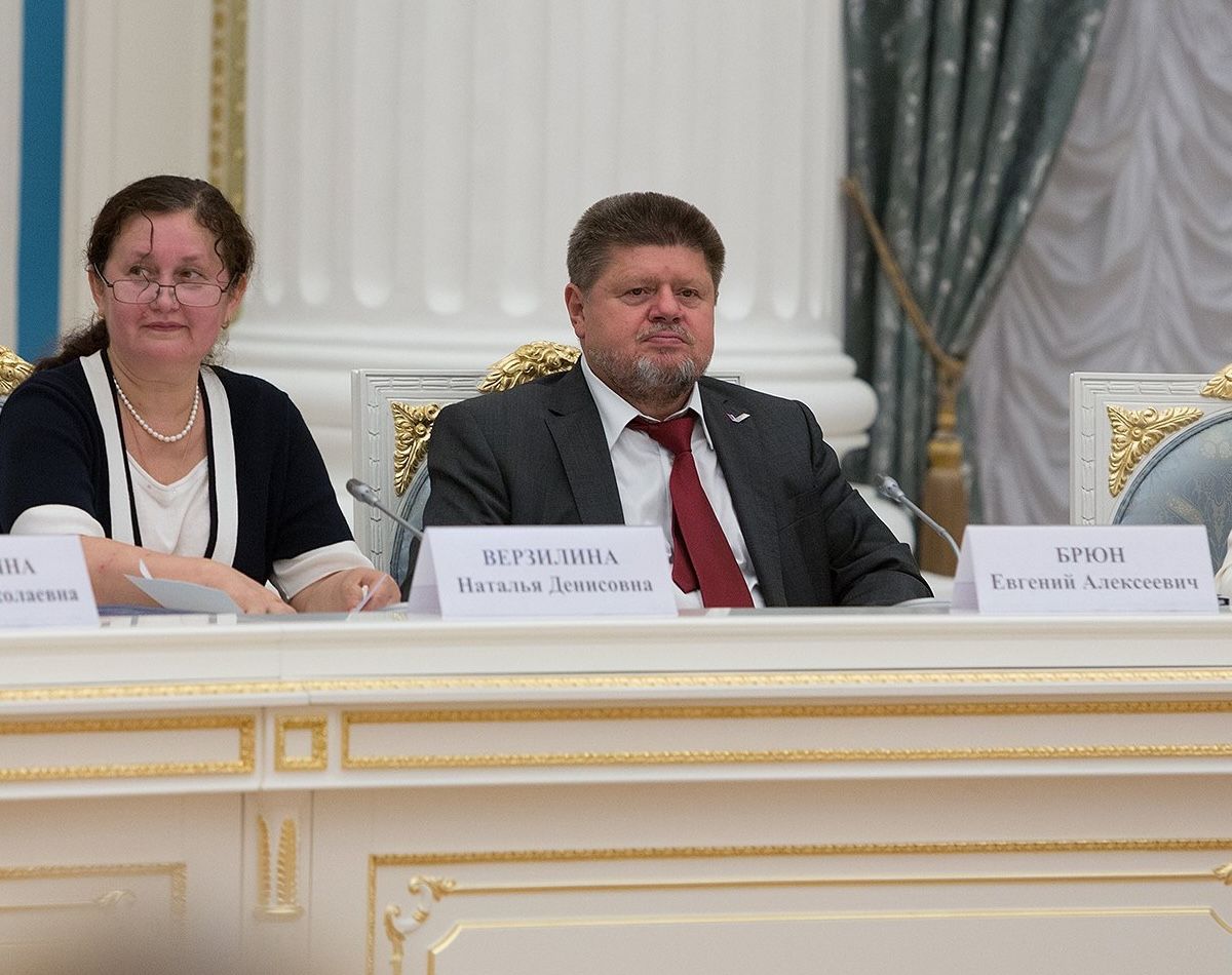 Yevgeny Bryun preparing to brief Vladimir Putin about a drug addict heating a spoonful of heroin over an open flame at an oil refinery.