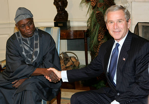 Встреча президента США Джорджа Буша и демократически избранного президента Нигерии, представителя христианского населения страны Олусегуна Обасанаджо