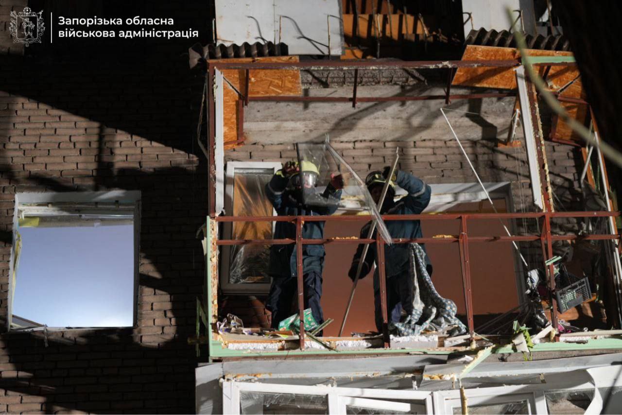 Последствия российского обстрела Запорожья в ночь на 24 февраля 2026 года
