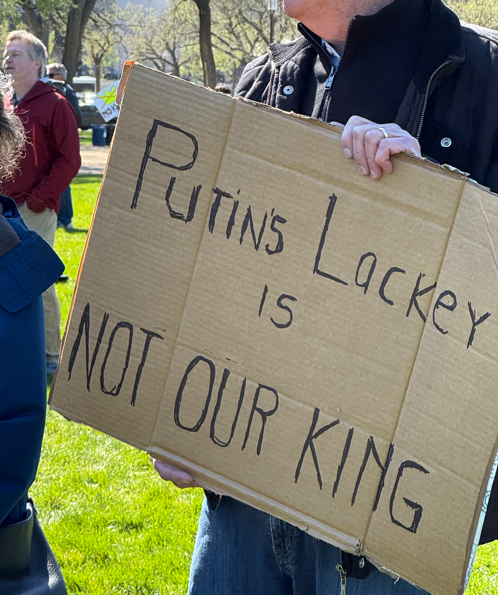 Путинский лакей не наш король