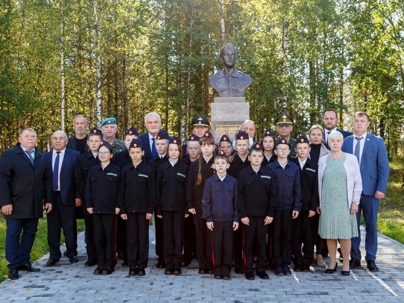 At Alexander Vlasenkov’s monument