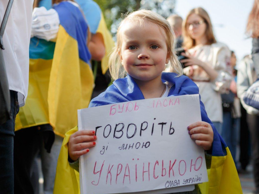A girl takes part in an April 2019 demonstration in Kyiv in support of the Ukrainian language, holding a sign that reads, “Please, speak to me in Ukrainian.” Source: UNIAN