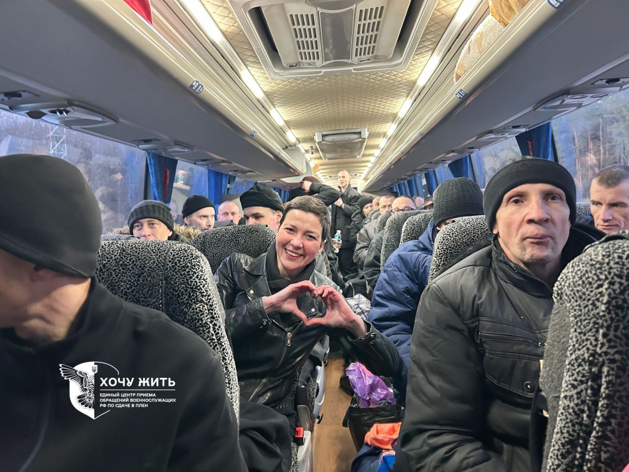 Former political prisoner Maria Kalesnikava makes a heart sign on board a bus to Ukraine, alongside other prisoners released by Alexander Lukashenko's regime on Saturday. Photo: I Want to Live («Хочу жить») / Telegram