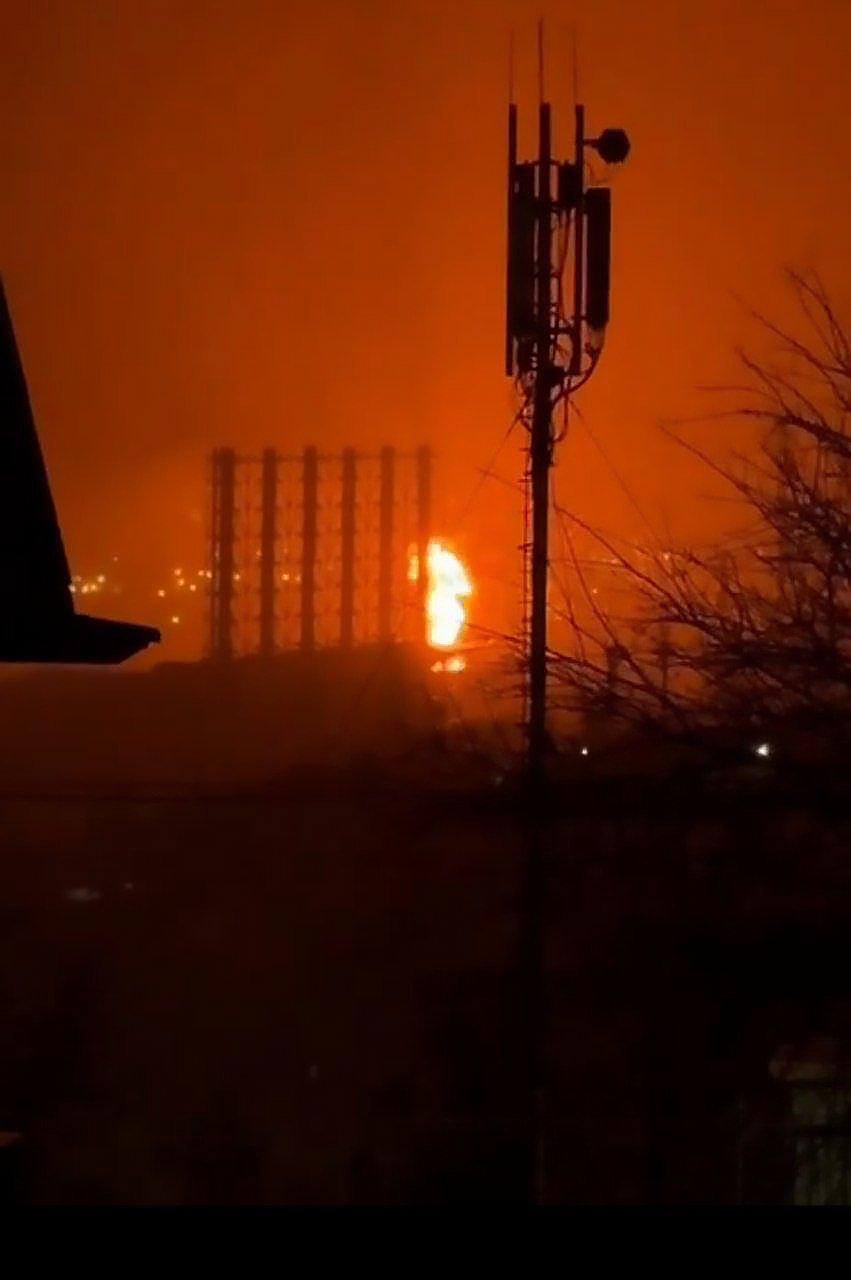 Пожар на НПЗ в Туапсе. Фото: Astra